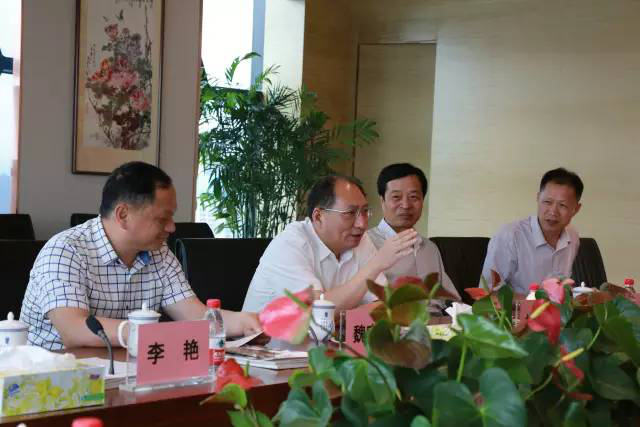 湖北省仙桃市委书记胡玖明一行在波顿集团参观考察